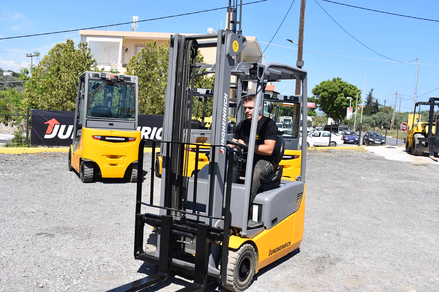 Ενοικίαση κλαρκ σε αποθήκη