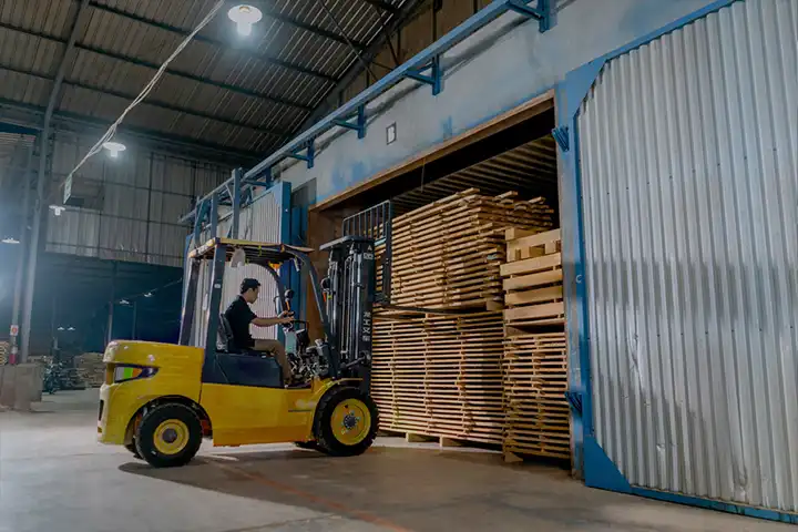 Advantages of working with a used forklift dealer
